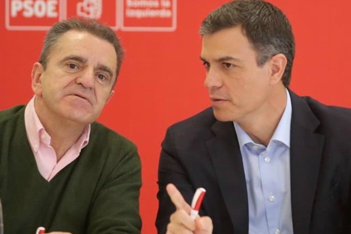 Primera dimisión en el PSOE tras la debacle electoral: Franco dimite como secretario general