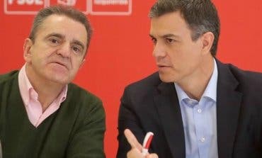 Primera dimisión en el PSOE tras la debacle electoral: Franco dimite como secretario general