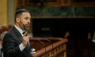 Abascal no descarta una moción de censura y convoca manifestaciones en coche