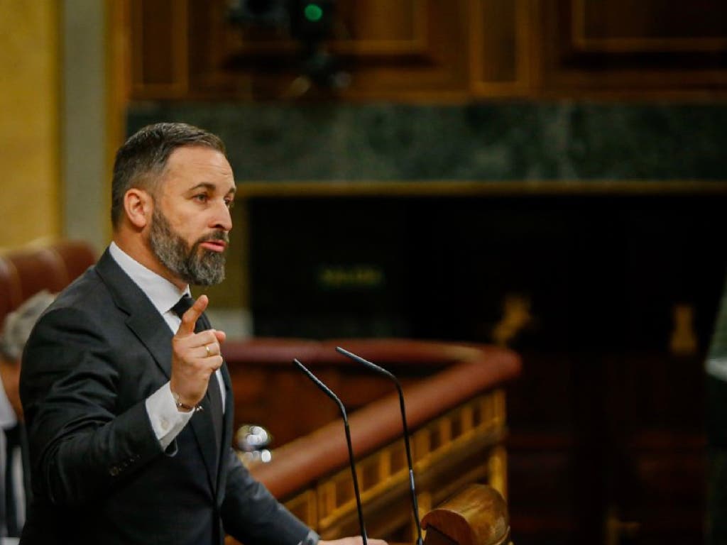 Abascal no descarta una moción de censura y convoca manifestaciones en coche