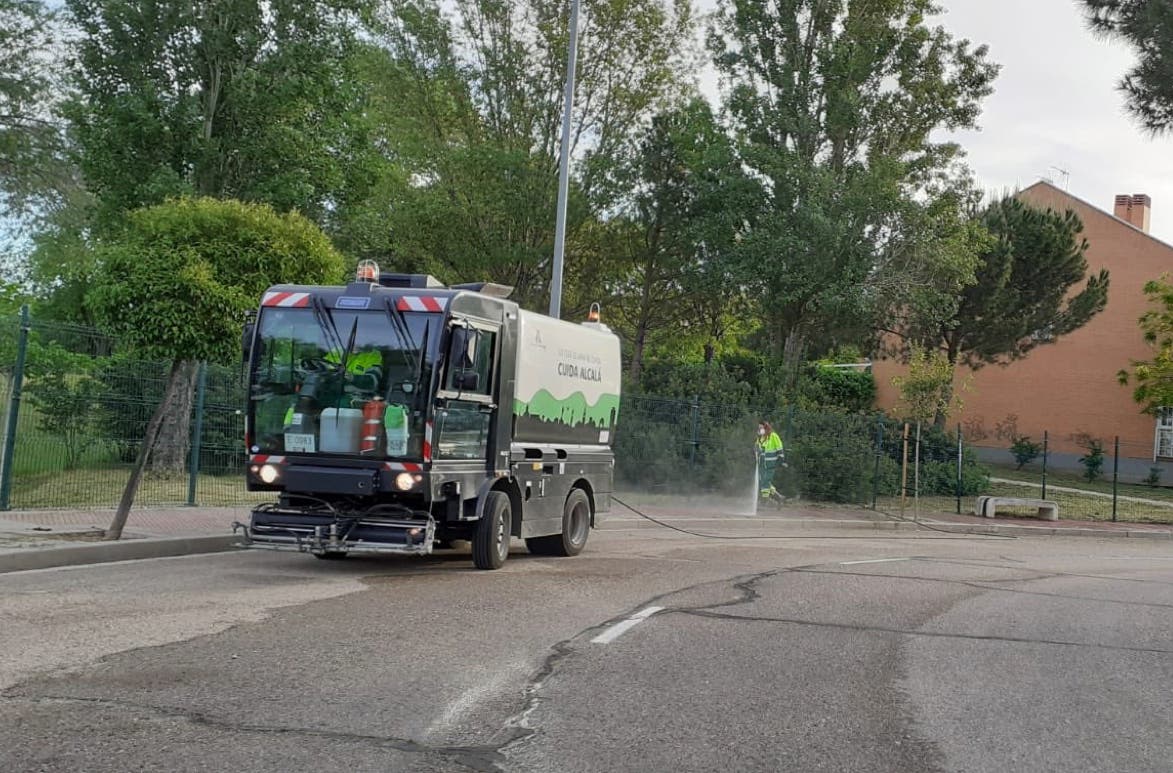 Mueren por coronavirus dos barrenderos de Alcalá de Henares