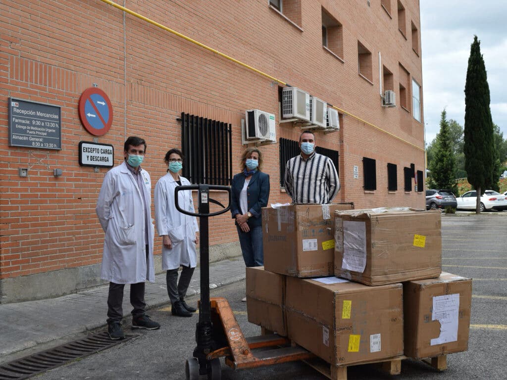 El hospital de Alcalá de Henares recibe 18 respiradores donados por ciudadanos de Wuhan