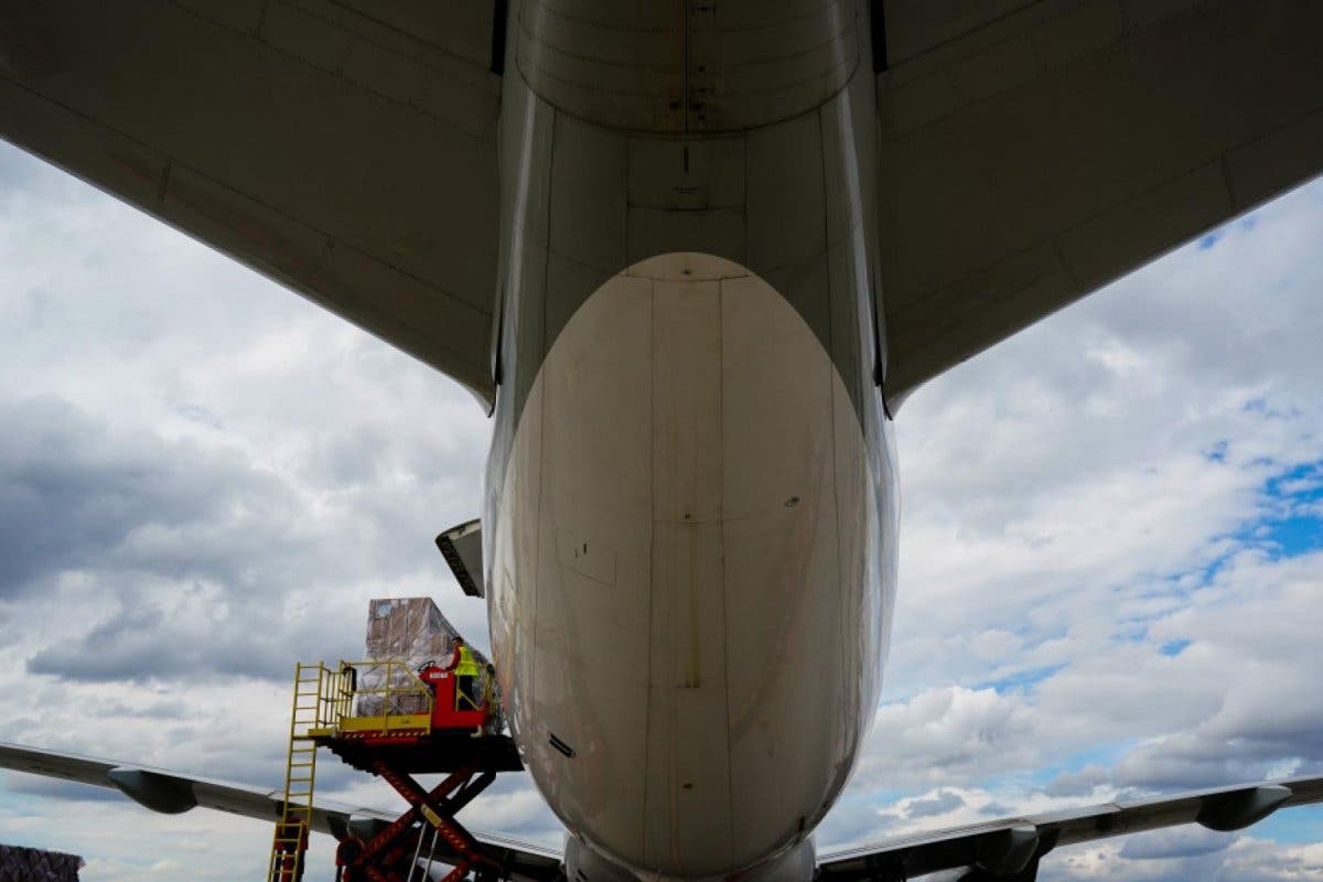 Aterriza el decimosexto avión de Ayuso con material sanitario, el cuarto en 48 horas