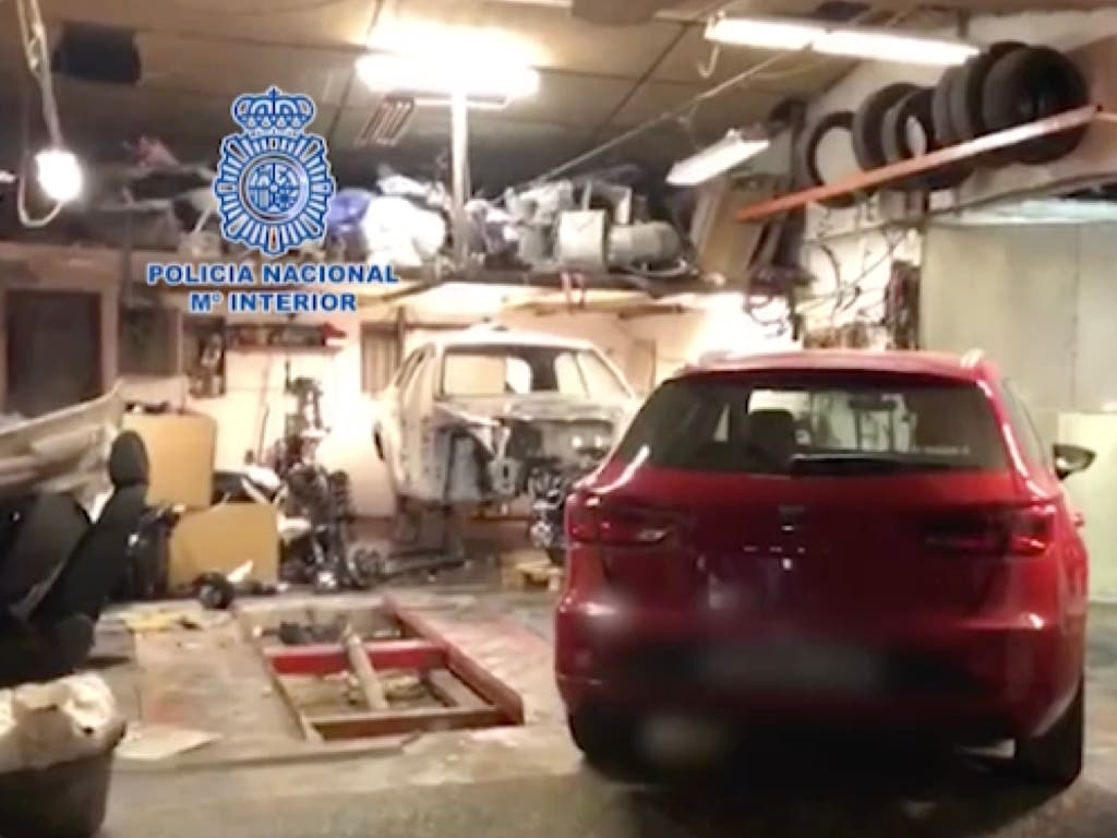 Desmantelan en Alcalá de Henares un taller clandestino dedicado al despiece de coches robados