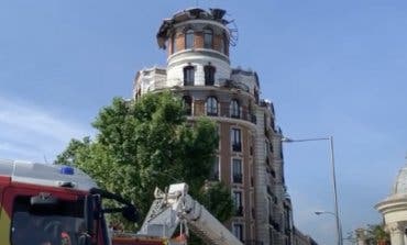 Se derrumba la cúpula de un edificio en Madrid causando daños en balcones y coches