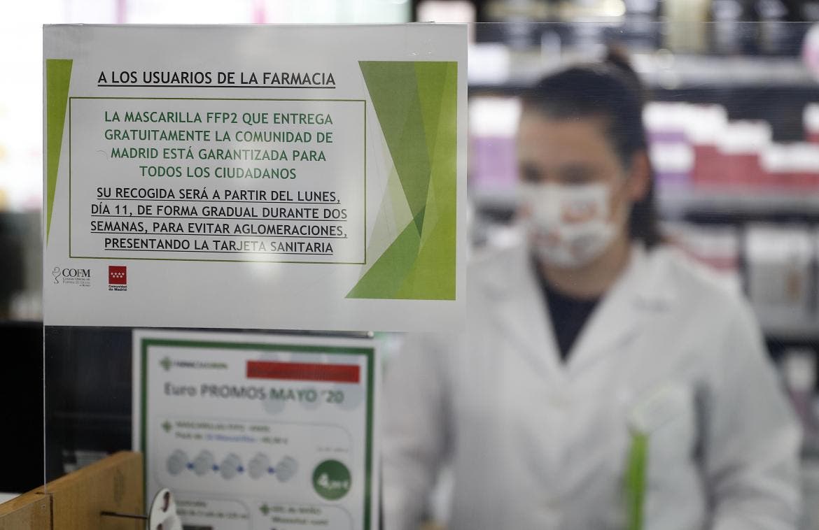 Las farmacias comienzan a repartir las mascarillas de la Comunidad de Madrid