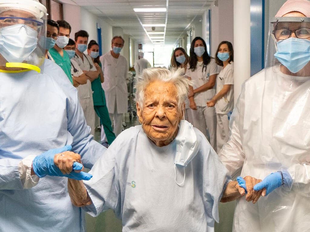 Recibe el alta en Guadalajara una mujer de 105 años tras superar el coronavirus