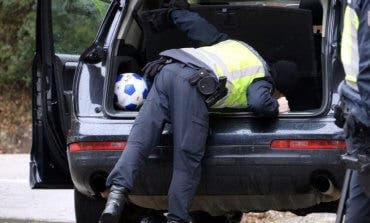 Viajaban con dos personas en el maletero para evitar un control en Vallecas