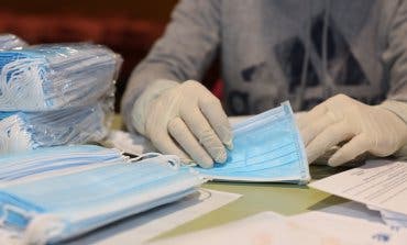 Fuenlabrada inicia el reparto de 280.000 mascarillas en los buzones de las viviendas