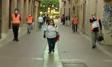 El paseo reivindicativo de los discapacitados despedidos en Alcalá de Henares