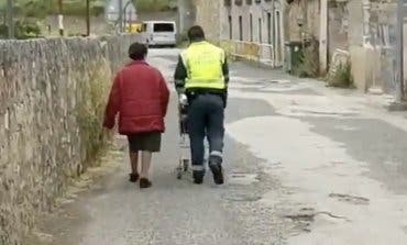 La Guardia Civil de Guadalajara ayudando, pueblo a pueblo, durante el confinamiento
