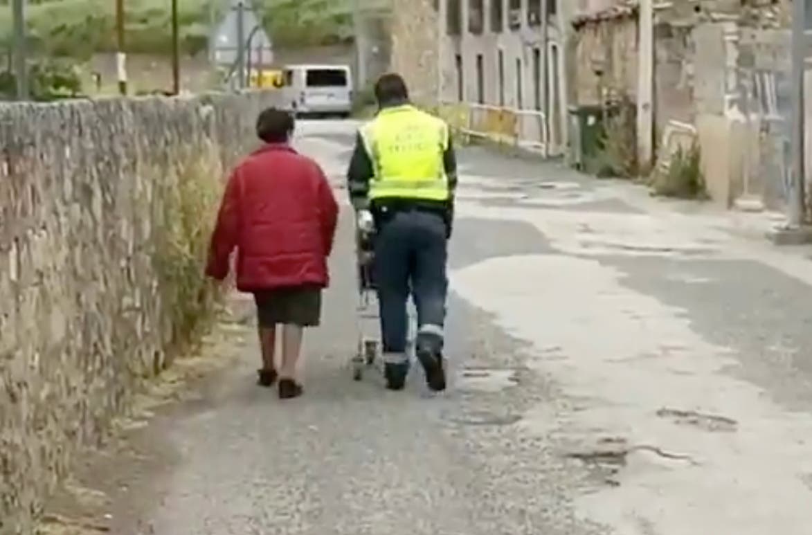 La Guardia Civil de Guadalajara ayudando, pueblo a pueblo, durante el confinamiento