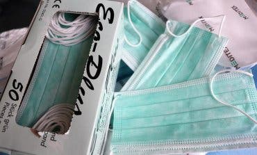 Torrejón de Ardoz entrega material de protección a sus comerciantes