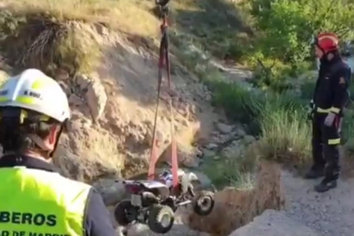 Un quad cae por un terraplén a una balsa de agua en Fuentidueña de Tajo