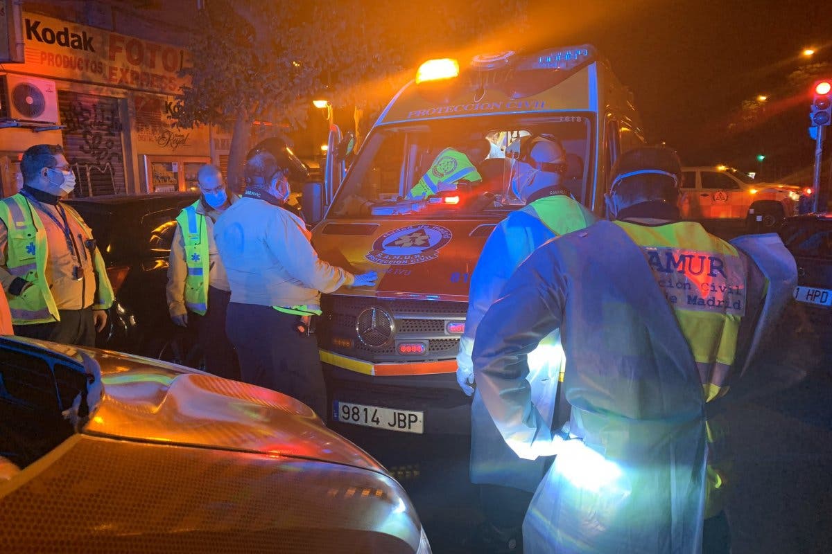 Herido grave un hombre de 79 años al incendiarse una freidora en su vivienda en Madrid