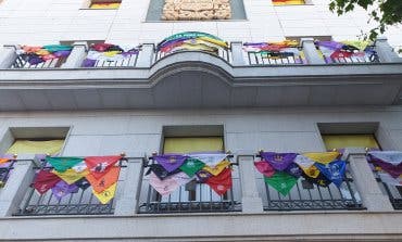 El emotivo homenaje de las peñas de Torrejón a los fallecidos por coronavirus