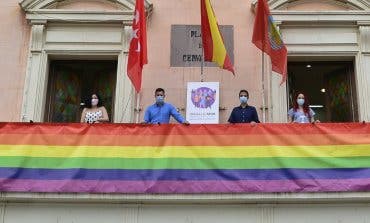 Querella contra el alcalde de Alcalá de Henares por colgar la bandera LGTBI en el Ayuntamiento