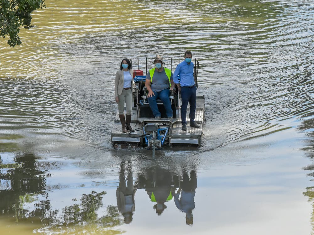 Torrejón de Ardoz vuelve a poner en marcha el barco anfibio contra los mosquitos