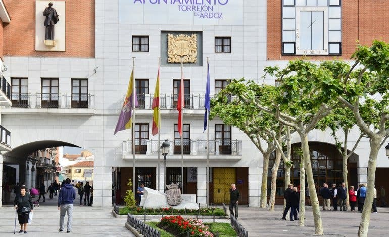 Luto oficial en Torrejón de Ardoz por la muerte del exalcalde Julián López