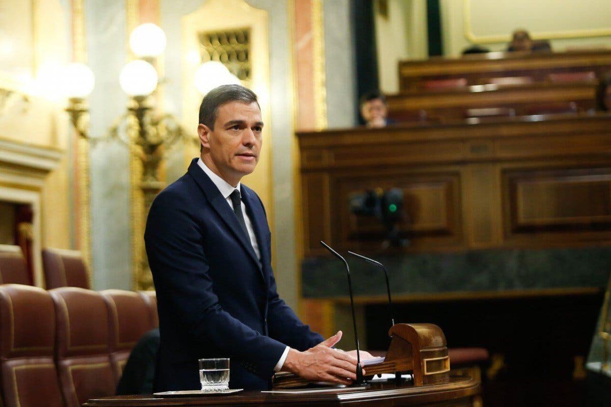 Sánchez grita «viva el 8M» en el Congreso y celebra que haya «cero fallecidos»