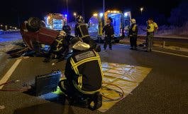 Herido grave un conductor tras volcar su coche en la A42