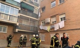 Intoxicadas 16 personas por inhalación de humo en un incendio en San Blas