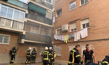 Intoxicadas 16 personas por inhalación de humo en un incendio en San Blas