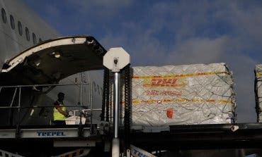 Aterriza el avión número 22 de Ayuso con material sanitario para Madrid 