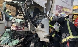 Un herido grave al chocar dos camiones en la M50