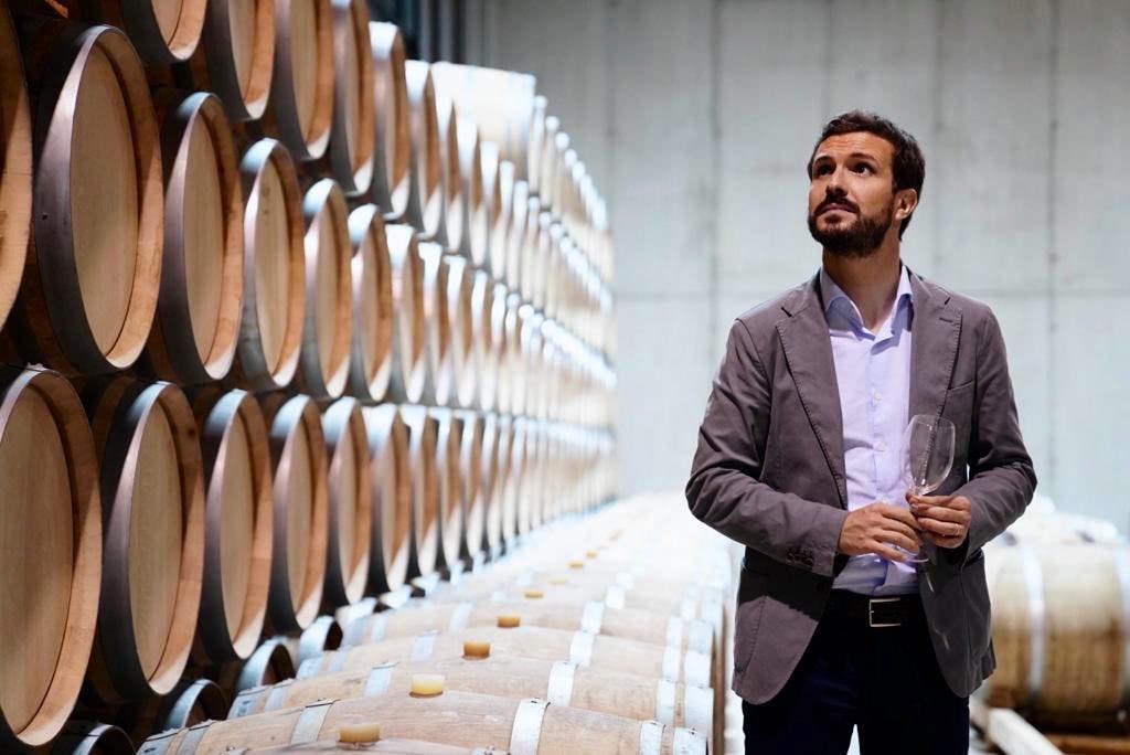 Casado aconseja llevarse «la mano a la cartera» porque Sánchez «nos freirá a impuestos» 