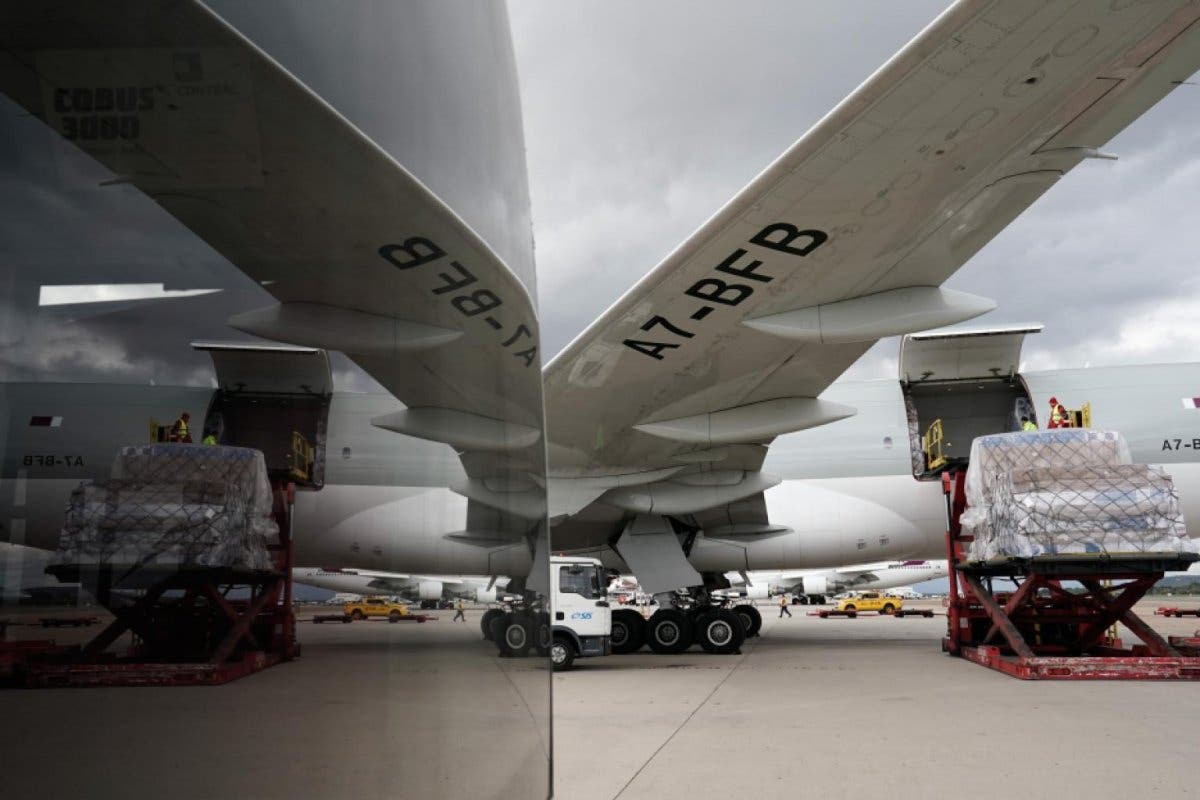 Aterriza en Barajas el vigésimo avión de Ayuso cargado con material sanitario