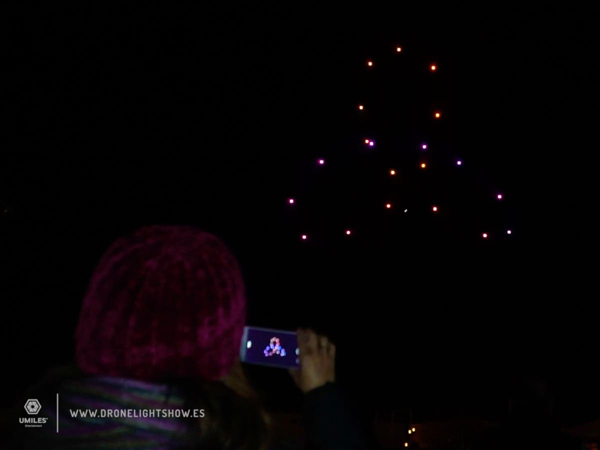 Baile De Drones En El Cielo De Madrid Por Las Victimas Del Coronavirus Miracorredor