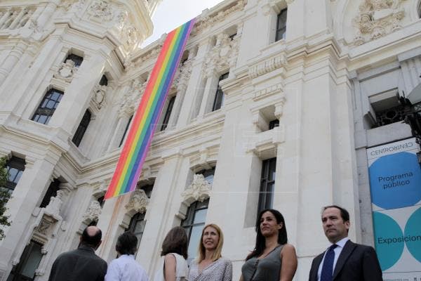 Madrid no colgará la bandera LGTBI para cumplir la sentencia del Supremo 