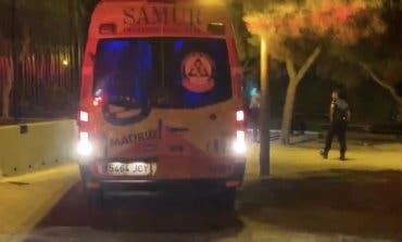 Un joven herido grave con tres puñaladas en la espalda en Ciudad Lineal