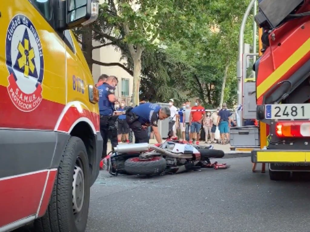 Brutal accidente de moto en Madrid con un joven muerto y otro herido