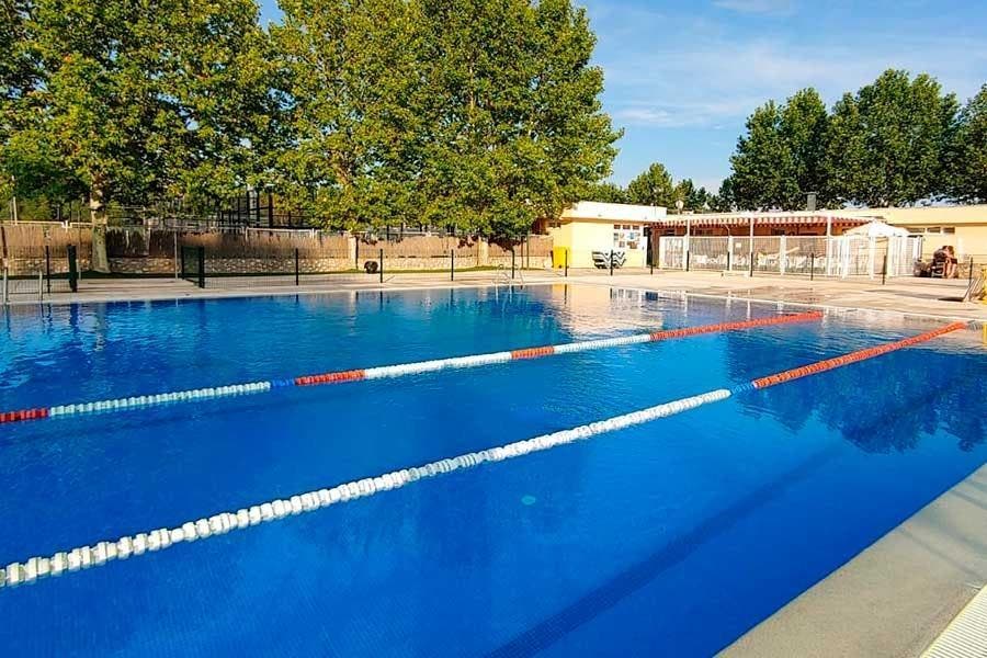 Nuevo Baztán no abrirá su piscina municipal este verano 