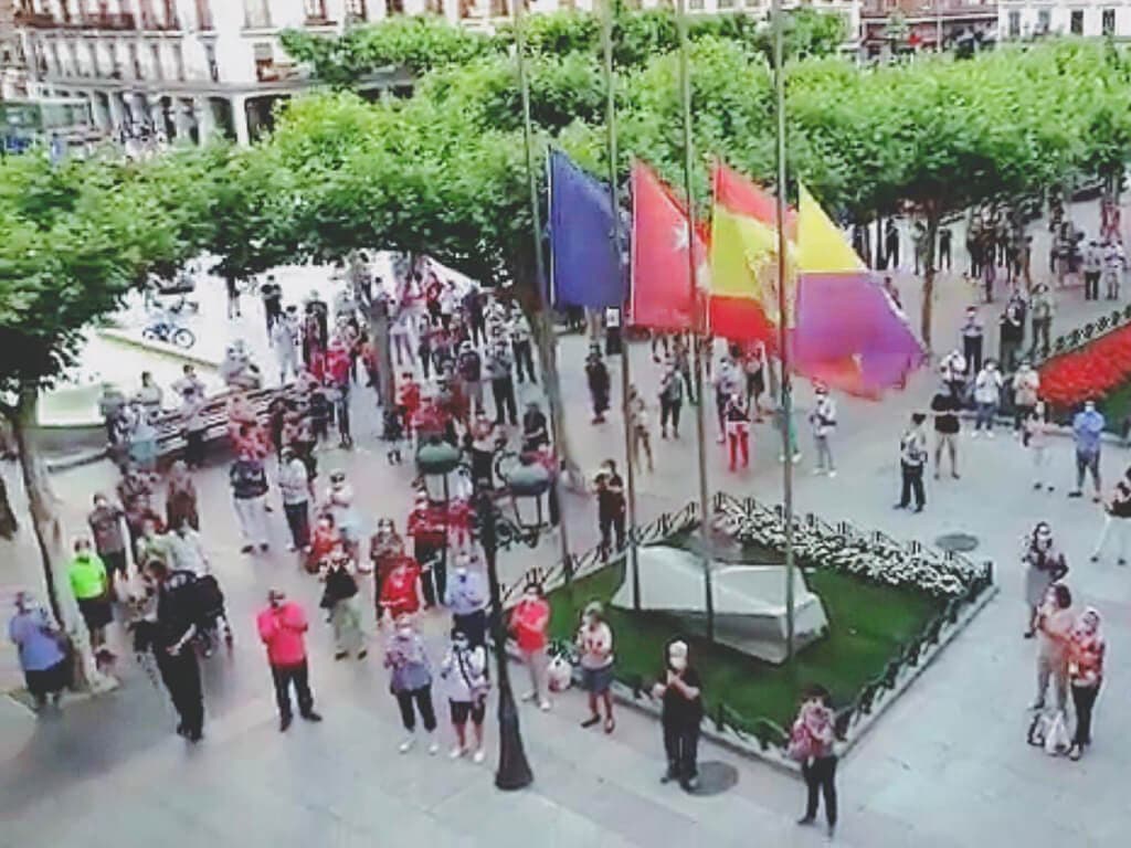 Emotivo aplauso a los sanitarios de los test de Torrejón de Ardoz