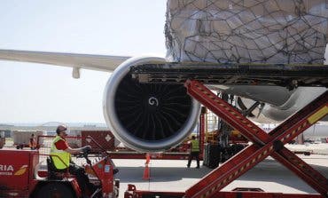 Llega a Madrid el decimonoveno avión de Ayuso con material sanitario