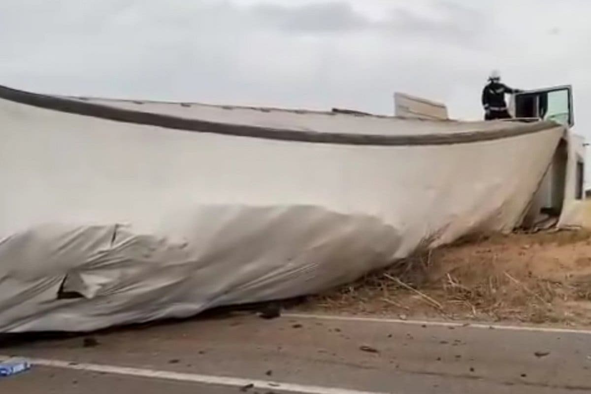 Muere el conductor de un coche tras chocar contra un camión en Campo Real