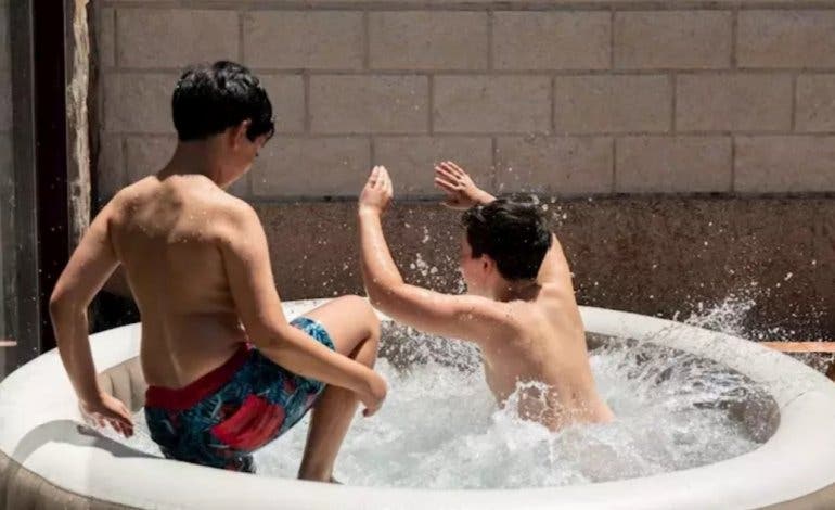 Pediatras de Guadalajara insisten en mantener vigilancia permanente de los menores en piscinas hinchables