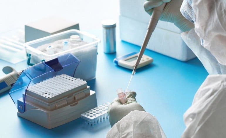La OMS advierte de que aún se desconoce si la nueva variante ómicron es más contagiosa o grave que las anteriores