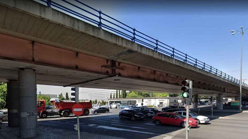 Madrid cierra el puente de Joaquín Costa por riesgo de que se pueda caer