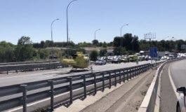 Un helicóptero aterriza en la A3 para evacuar a un motorista herido 