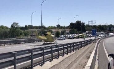 Un helicóptero aterriza en la A3 para evacuar a un motorista herido 