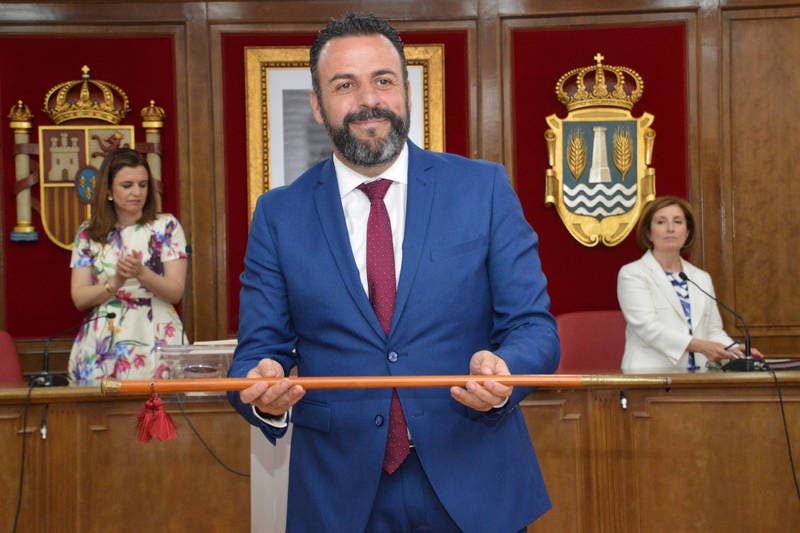 El alcalde de Azuqueca renuncia a su sueldo para colaborar en la crisis