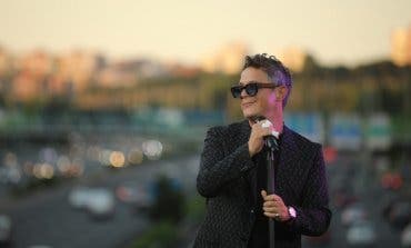 Alejandro Sanz ofrece un concierto sorpresa en un puente de la M-30