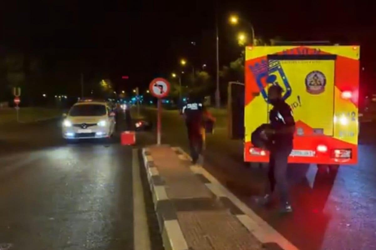 Herido grave un joven de 22 años tras un accidente de moto en Madrid