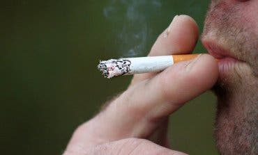 Madrid también se plantea prohibir fumar en las terrazas y en la calle