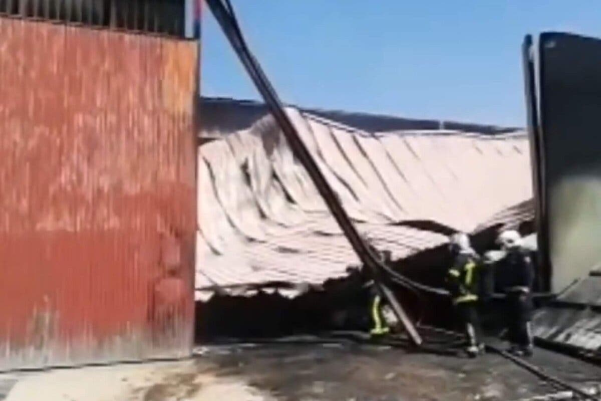 Arde un silo de serrín en una nave de Arganda del Rey