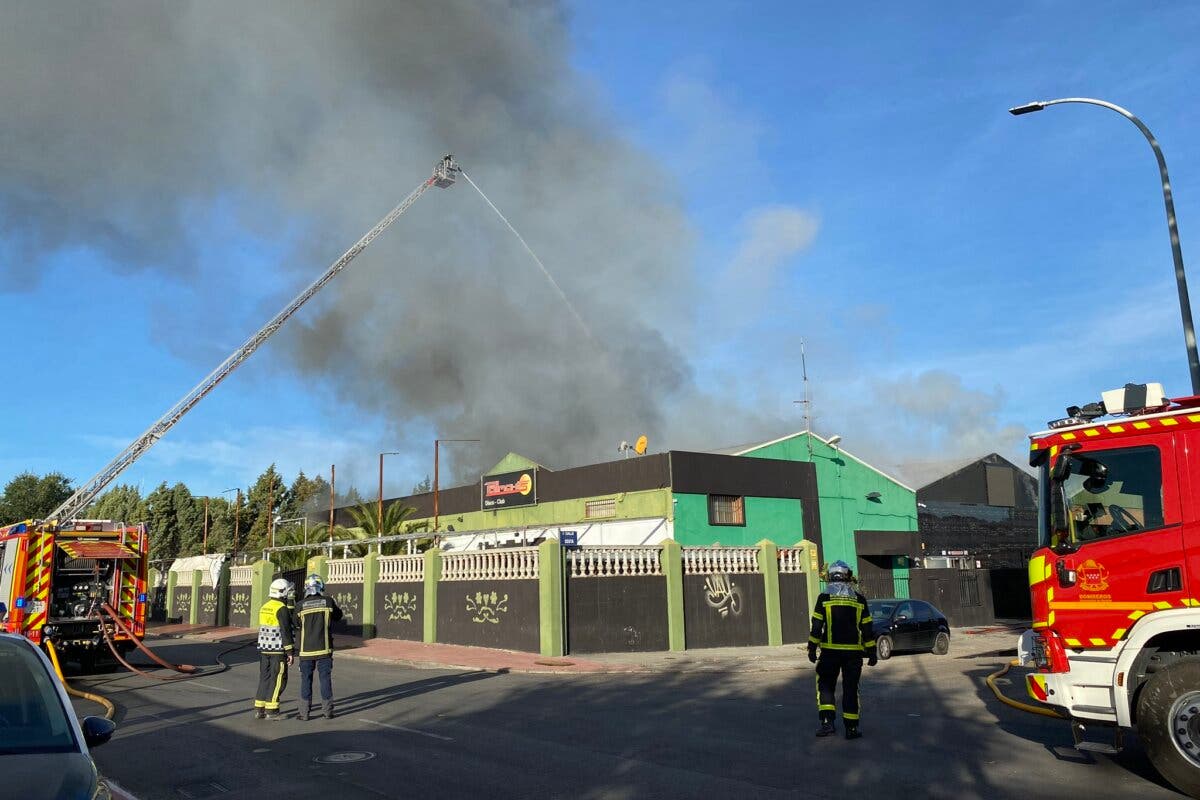 Arde una discoteca cerrada en un polígono de Alcalá de Henares